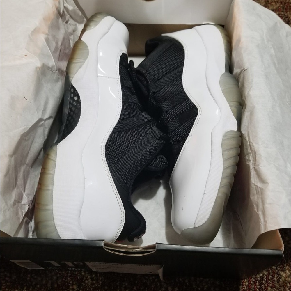 Air Jordan 11 Retro Low